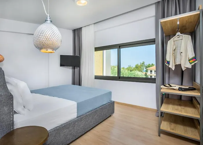 Dionisos Luxury Villa *