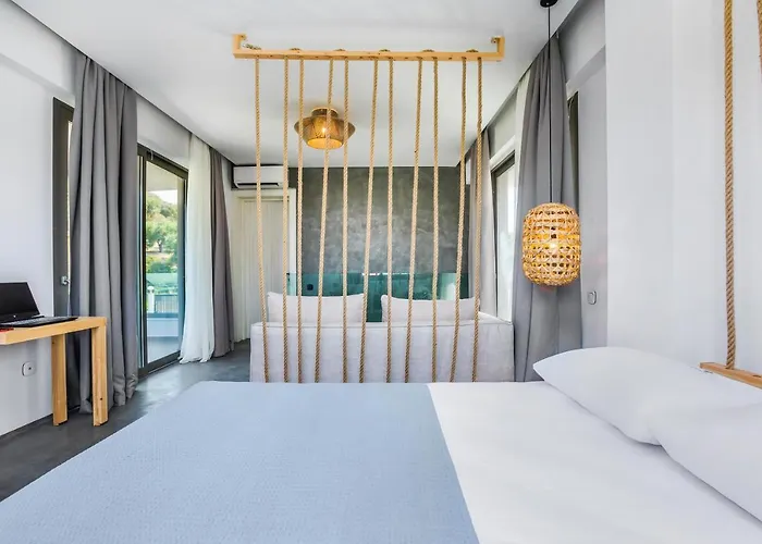 Dionisos Luxury Villa *