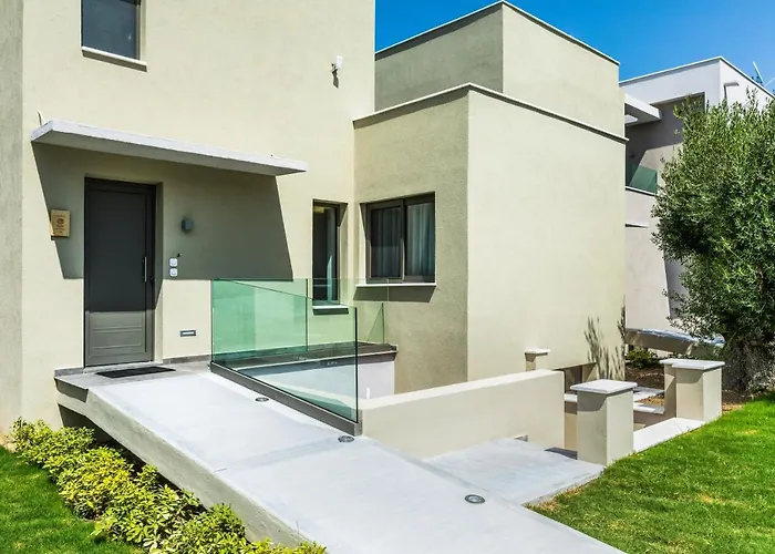 Dionisos Luxury Villa *