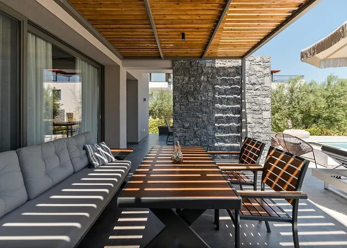 Dionisos Luxury Villa