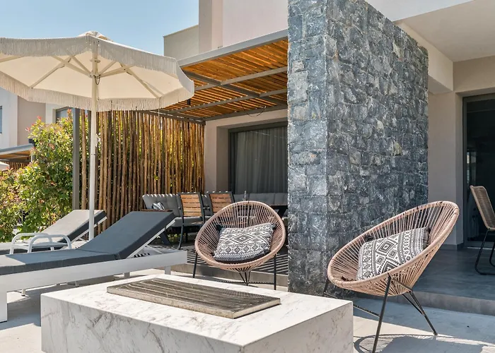 Dionisos Luxury Villa *