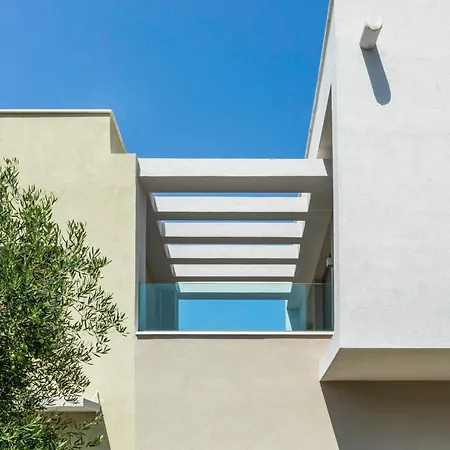 Dionisos Luxury * פפקוהורי