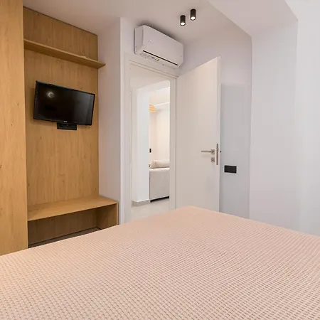 Dionisos Luxury פפקוהורי