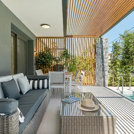 Dionisos Luxury * פפקוהורי