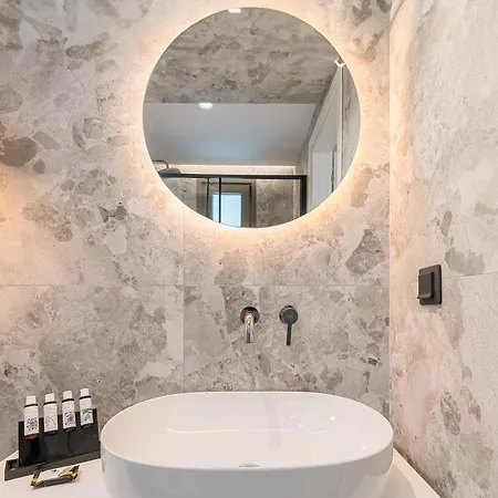 Dionisos Luxury פפקוהורי